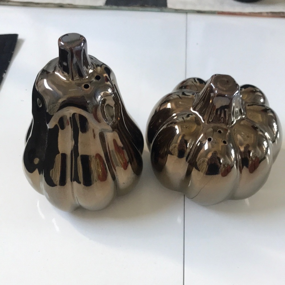 Pumpkin Dark gold salt and pepper shakers